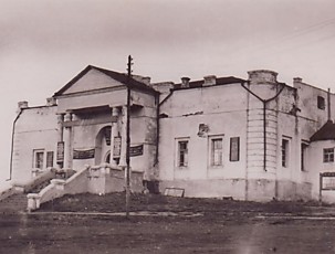 с. Большетроицкое здание церкви приспособленное под клуб, 1950-е гг. XX в.